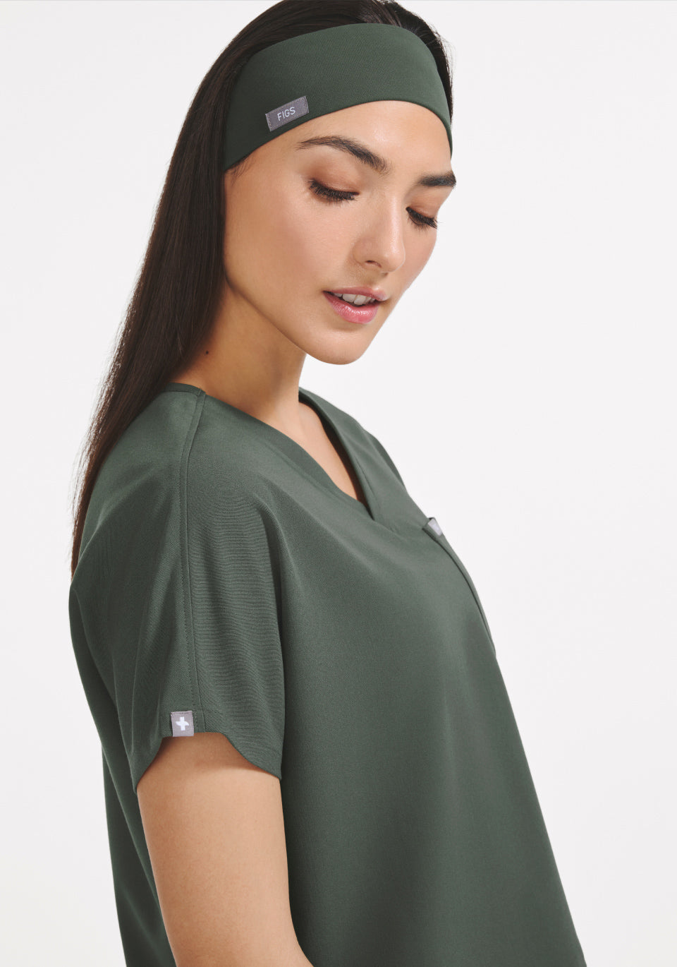 FIGS Arua Cropped V-Neck One-Pocket Scrub Top - Image 15