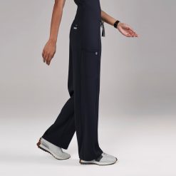 Alternative view of FIGS Valle FORMx Straight Leg Scrub Pants