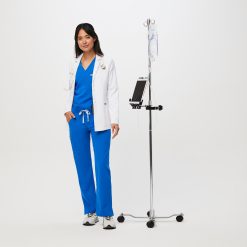 Alternative view of FIGS Bellevue Slim Short Lab Coat Medical Workwear